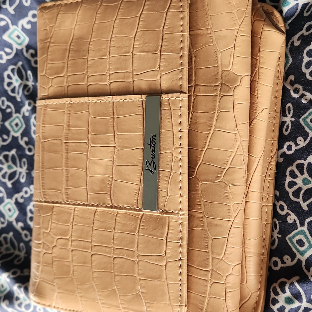Buxton Genuine leather beige clutch